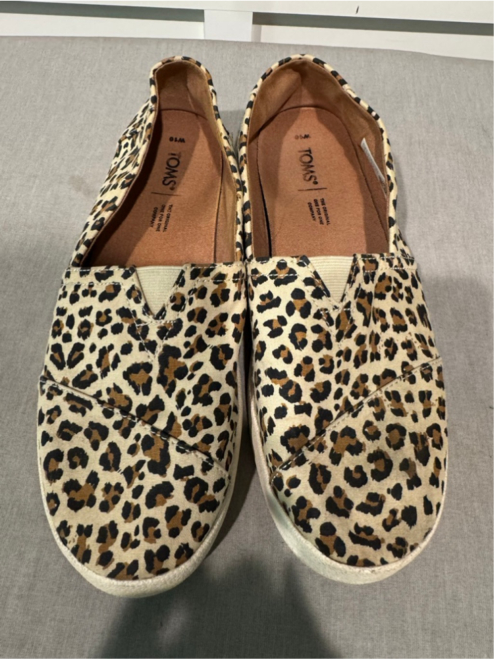Women's TOMS Leopard Print Slip on Sneakers Flats & Loafers Size 10 Beige Brown
